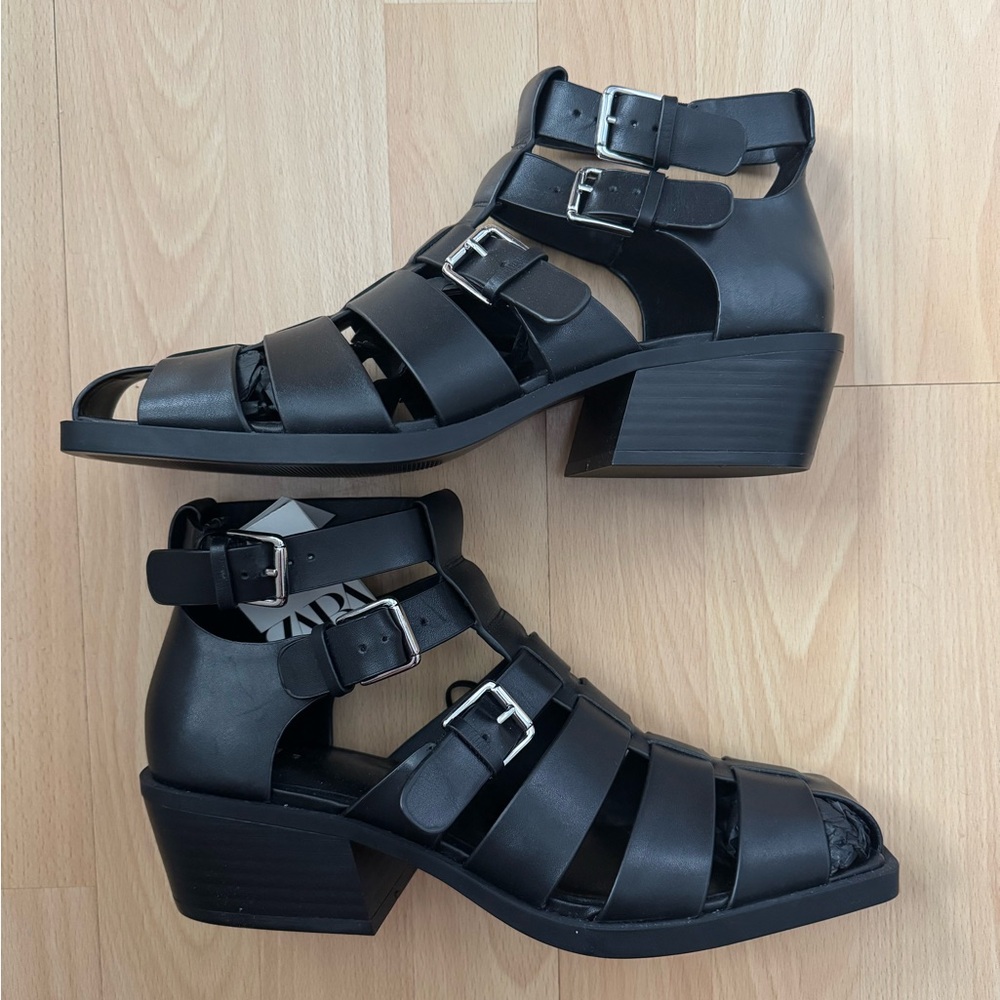 BNWT Leather gladiator chunky sandal